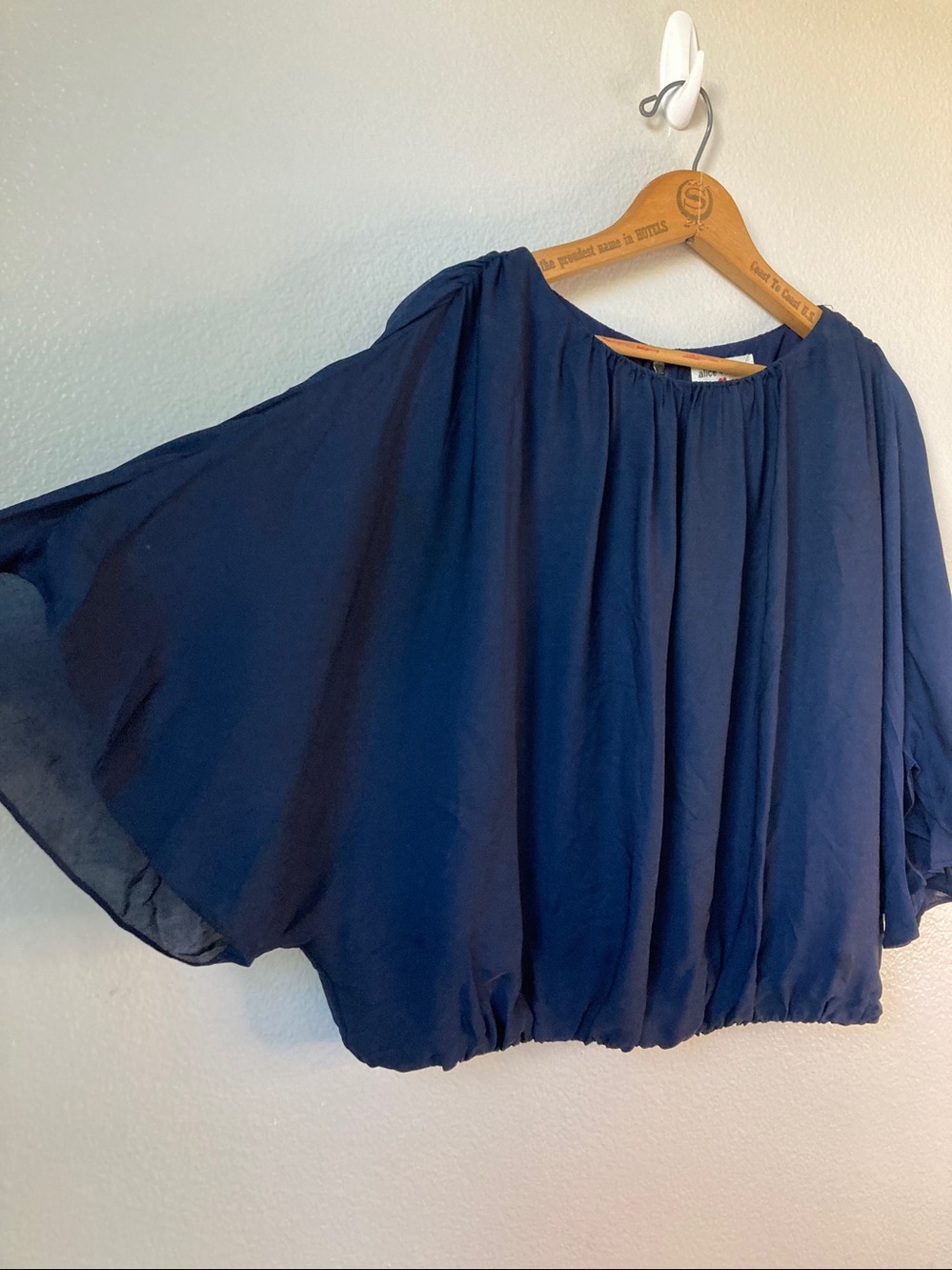 Alice & Olivia X Scoop 100% silk Flutter sleeve bubble hem top blouse Y2K sz XS